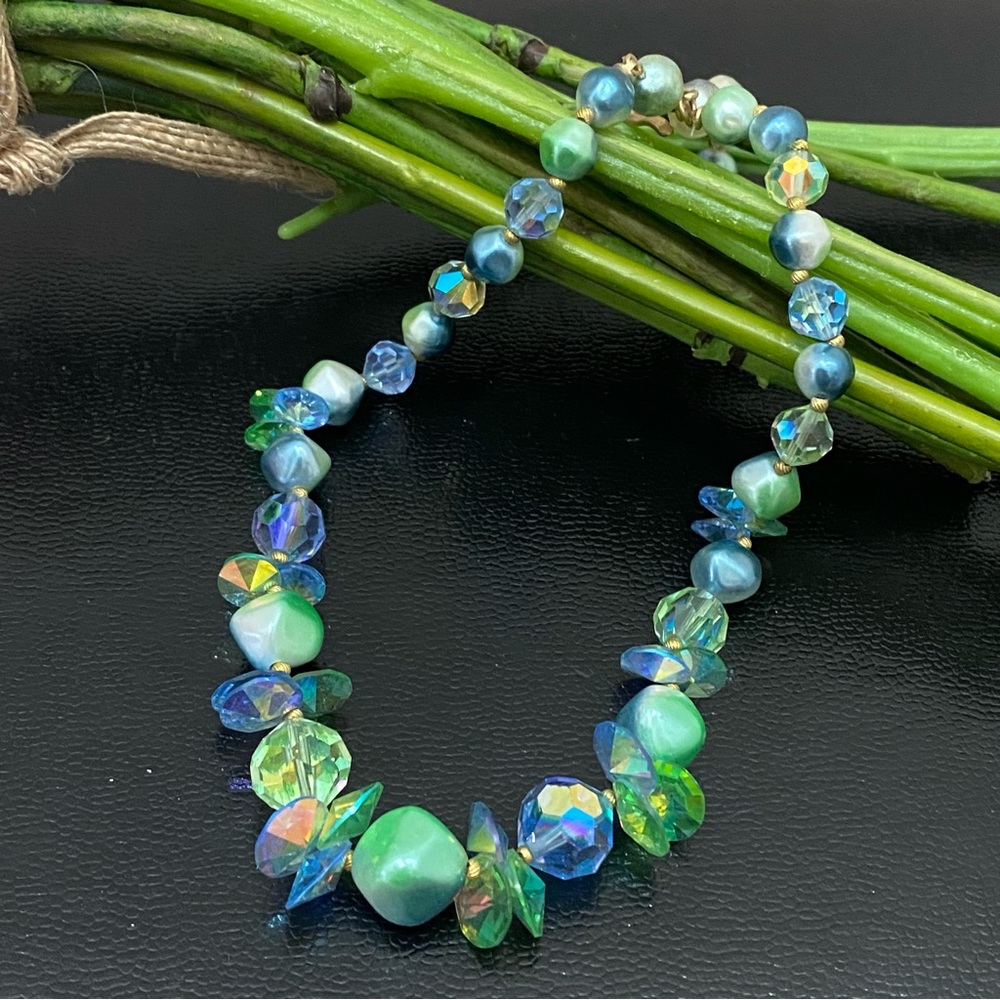Vintage LAGUNA Blue/Green Faceted AB Crystal and Faux Pearl Choker Necklace